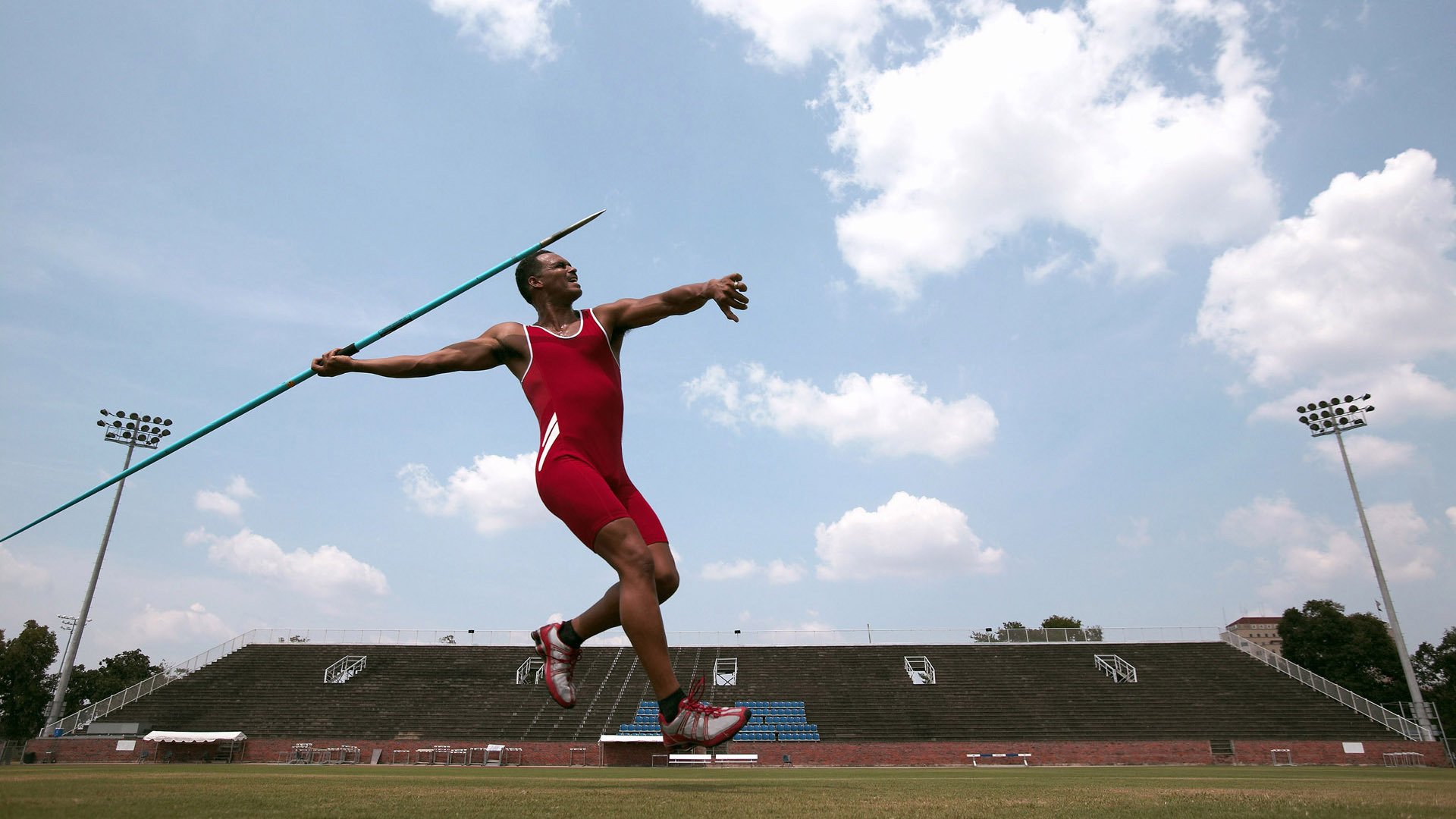 高校体育赛事观众体验提升策略研究，体育赛事审美体验